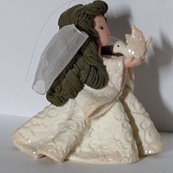Freedom Kneeded Angel with Dove - Picture 8 of 8